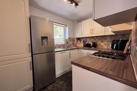 Swan Close Kitchen 1.jpg