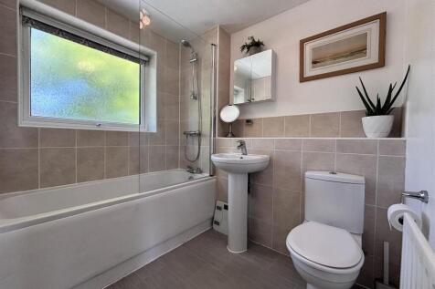 Swan Close bath 1.jpg