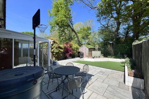 Swan Close Garden 1.jpg