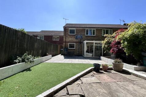 Swan Close Garden 3.jpg