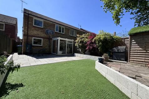 Swan Close Garden 5.jpg