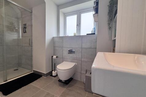 Bensons ensuite.jpg