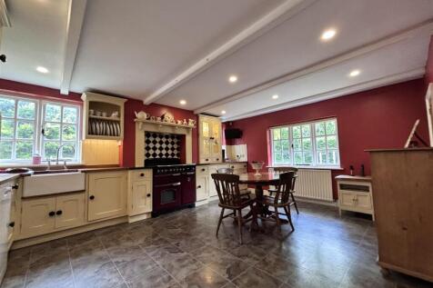 Corner Cottages Kitchen.jpg
