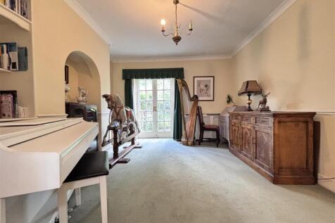 Corner Cottages lounge 2.jpg