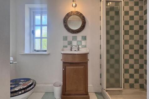 Corner Cottages en-suite.jpg