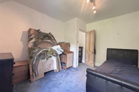 Corner Cottages Bed 2.jpg