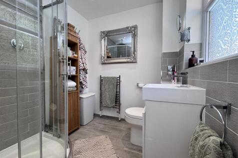 ensuite.jpg