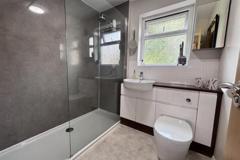shower rm.jpg