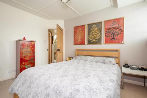 bedroom1.jpg