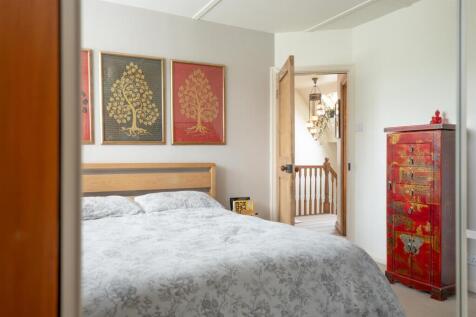 bedroom2.jpg