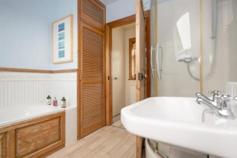 bathroom2.jpg