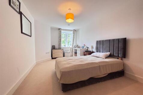 bedroom2.jpg