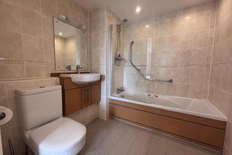 ensuite1.jpg
