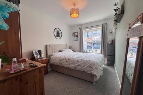 bedroom1.jpg