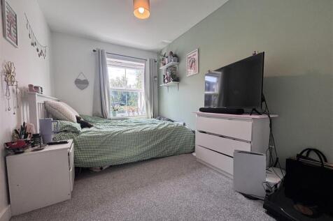 jaratt Bed 2 .jpg