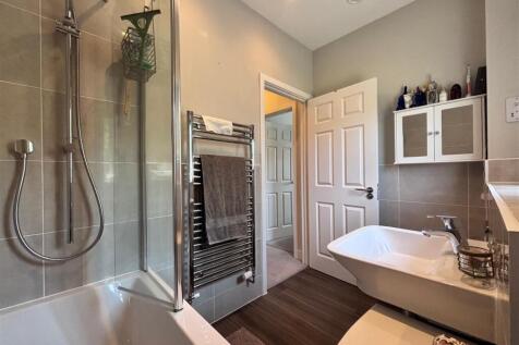 bathroom1.jpg