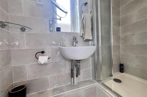 ensuite1.jpg