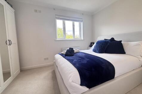 bedroom1.jpg