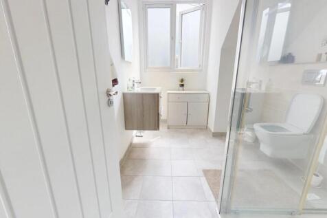 ensuite1.jpg