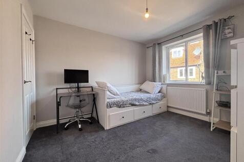 bedroom2.jpg