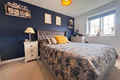 bedroom1.jpg