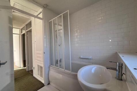 bathroom1.jpg