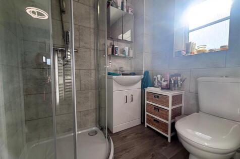 ensuite.jpg