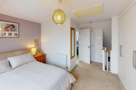 10-Buck-Bedroom.jpg