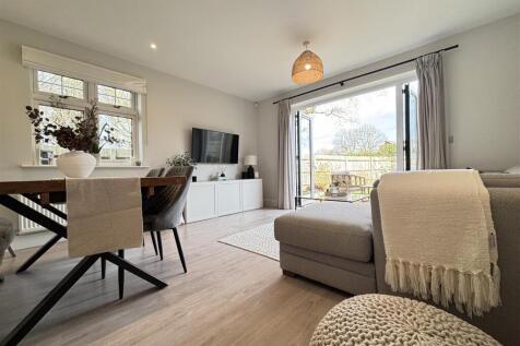 Coolhurst Lounge 2.jpg