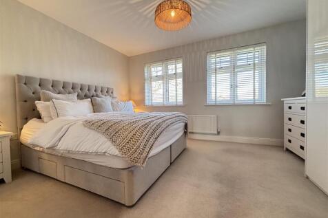Coolhurst bedroom 1 2.jpg
