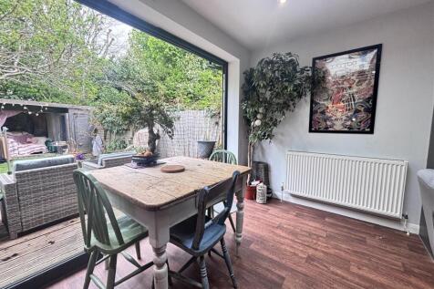 Primrose Bi folds.jpg