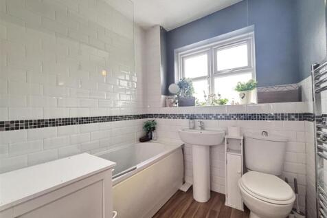 Primrose bathroom.jpg