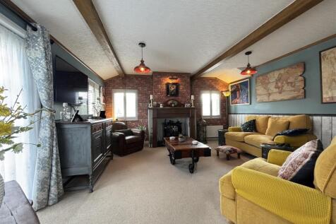 OAKLANDS LOUNGE.jpg