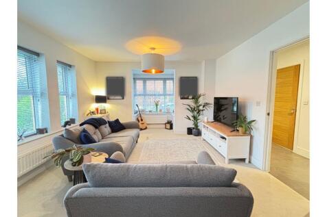 Highwood lounge 2.jpg
