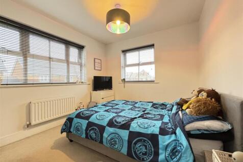 Highwood bed 2.jpg