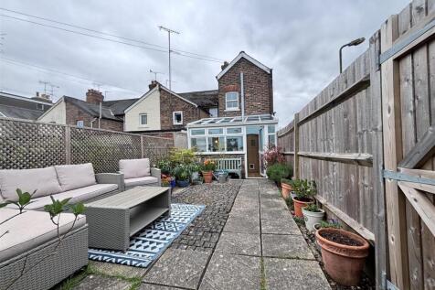 Victoria garden rear 2.jpg