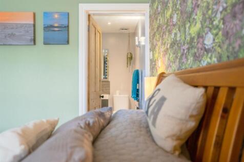 bedroom1.jpg