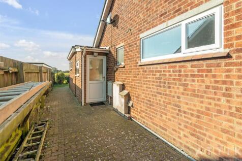 11 Kennedy Close Halesworth IP19 8EG (30).jpg
