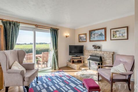 11 Kennedy Close Halesworth IP19 8EG (23).jpg