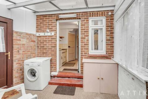 40 The Avenue Halesworth IP19 8JB (16).jpg