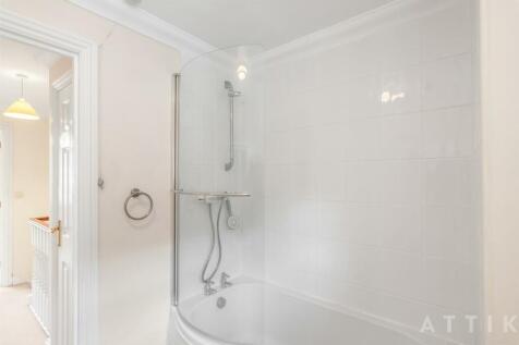 10 Aldergrove Close IP19 8TB (7).jpg