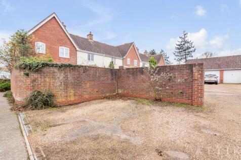 10 Aldergrove Close IP19 8TB (17).jpg
