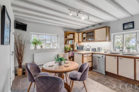 Old thatched cottage Manse Lane Crstfield IP19 0DJ