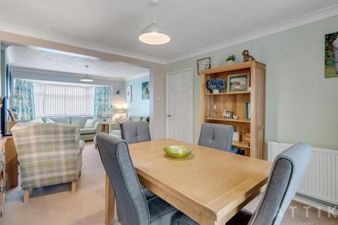 9 Bedingfield Crescent Halesworth IP19 8DZ (13).jp