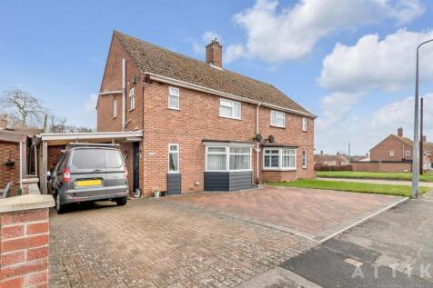9 Bedingfield Crescent Halesworth IP19 8DZ (36).jp