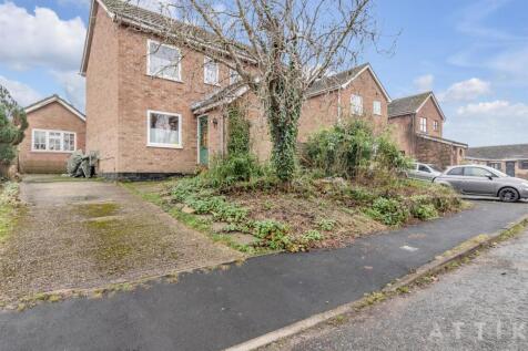 6 Mill Hill Drive Halesworth IP19 8DB (34).jpg