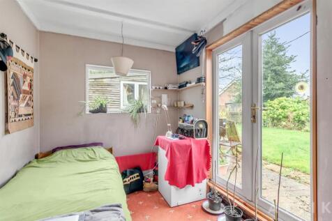 6 Mill Hill Drive Halesworth IP19 8DB (14).jpg
