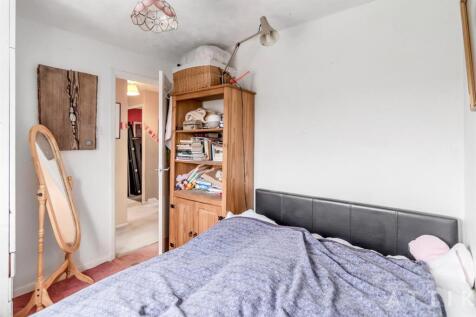 6 Mill Hill Drive Halesworth IP19 8DB (21).jpg