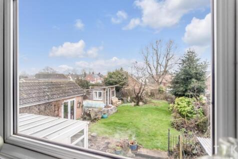 6 Mill Hill Drive Halesworth IP19 8DB (27).jpg