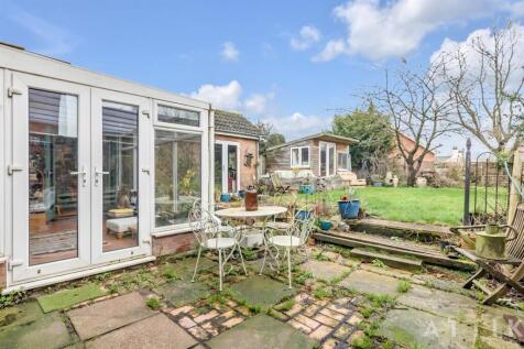6 Mill Hill Drive Halesworth IP19 8DB (29).jpg